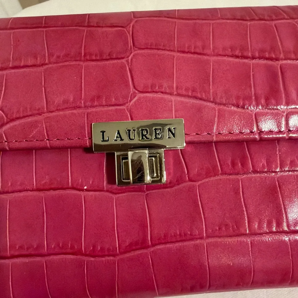 Lauren Ralph Lauren Womens Croc Embossed Leather Wallet Pink OS Turn Lock
